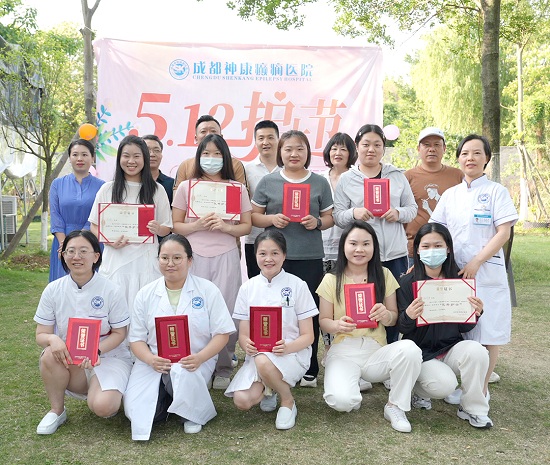 【感恩有你，白衣天使在行動】昨日，成都神康癲癇醫院開展國際護士節戶外團建