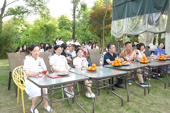 【感恩有你，白衣天使在行動】昨日，成都神康癲癇醫院開展國際護士節戶外團建